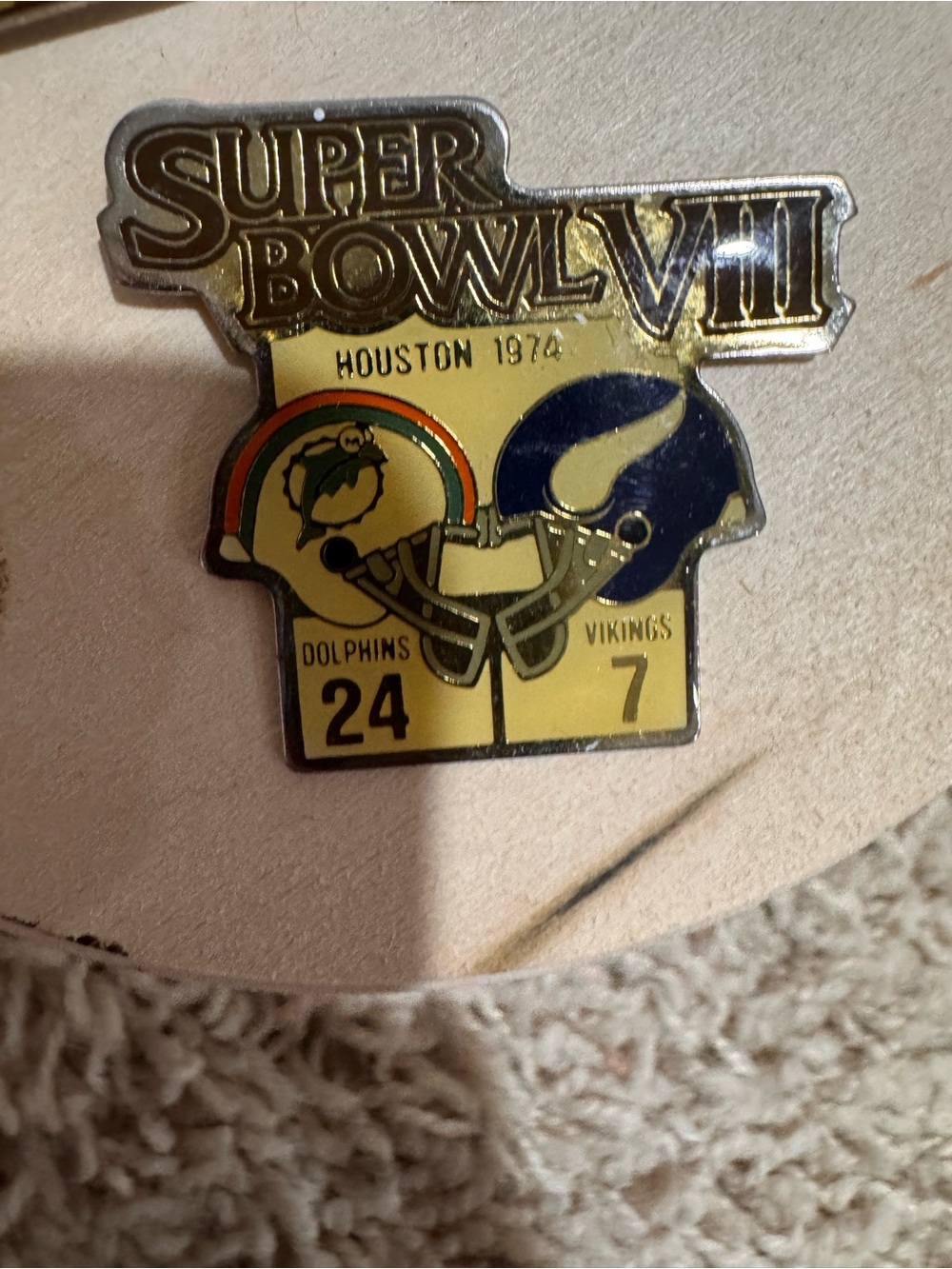 Vintage super Bowl VII 1974 Enamel Pin - Dolphins vs Vikings